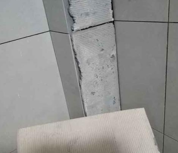 桑植瓷砖空鼓维修公司分享下厨房瓷砖脱落的补救措施。